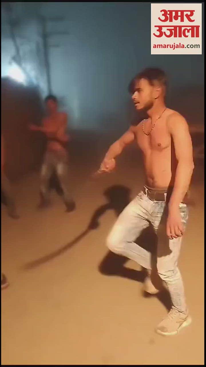 VIDEO : Youths danced by waving swords on their birthday in Amroha.