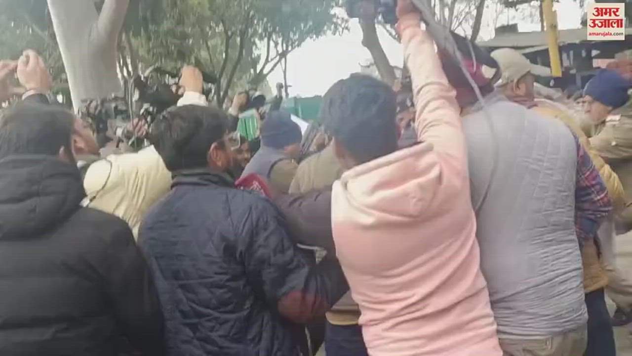 VIDEO : Youth Congress protest outside nigam office in chandigarh