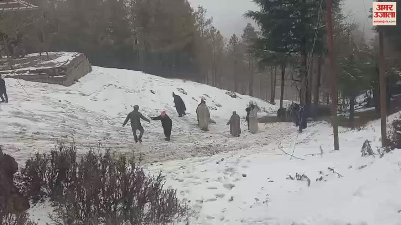 VIDEO : First snowfall of this year in Nathatop of Udhampur