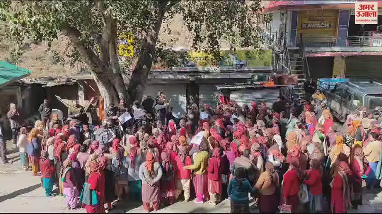 VIDEO : Luhri project affected people blocked the road in Nirath with their demands