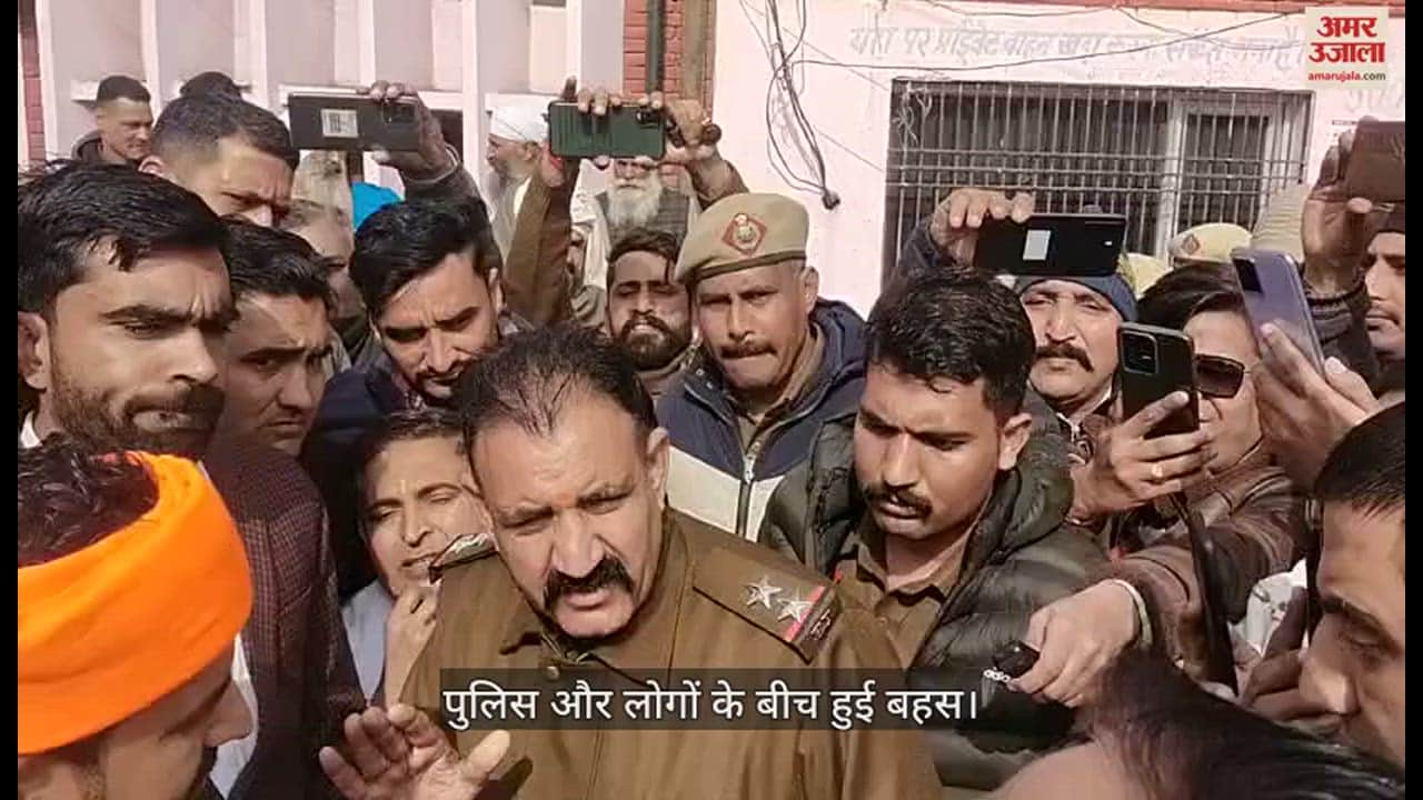 VIDEO : फतेहाबाद के नगर परिषद कार्यालय में सदबुद्धि हवन करने पहुंचे लोगों को एसएचओ ने रोका