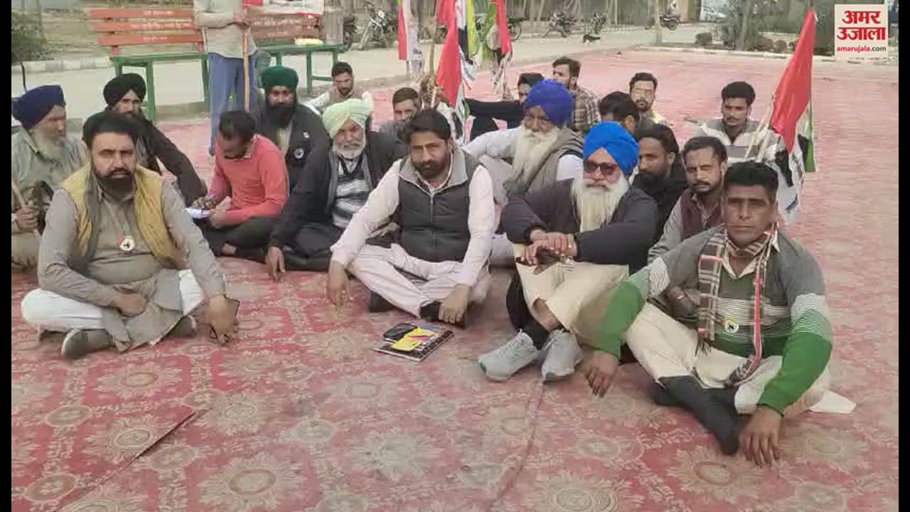 VIDEO : किसानों ने उपतहसील पर जड़ा ताला, कर्मचारियों को निकाला बाहर, मुआवजा मिलने पर ही ताला खोलने पर अड़े