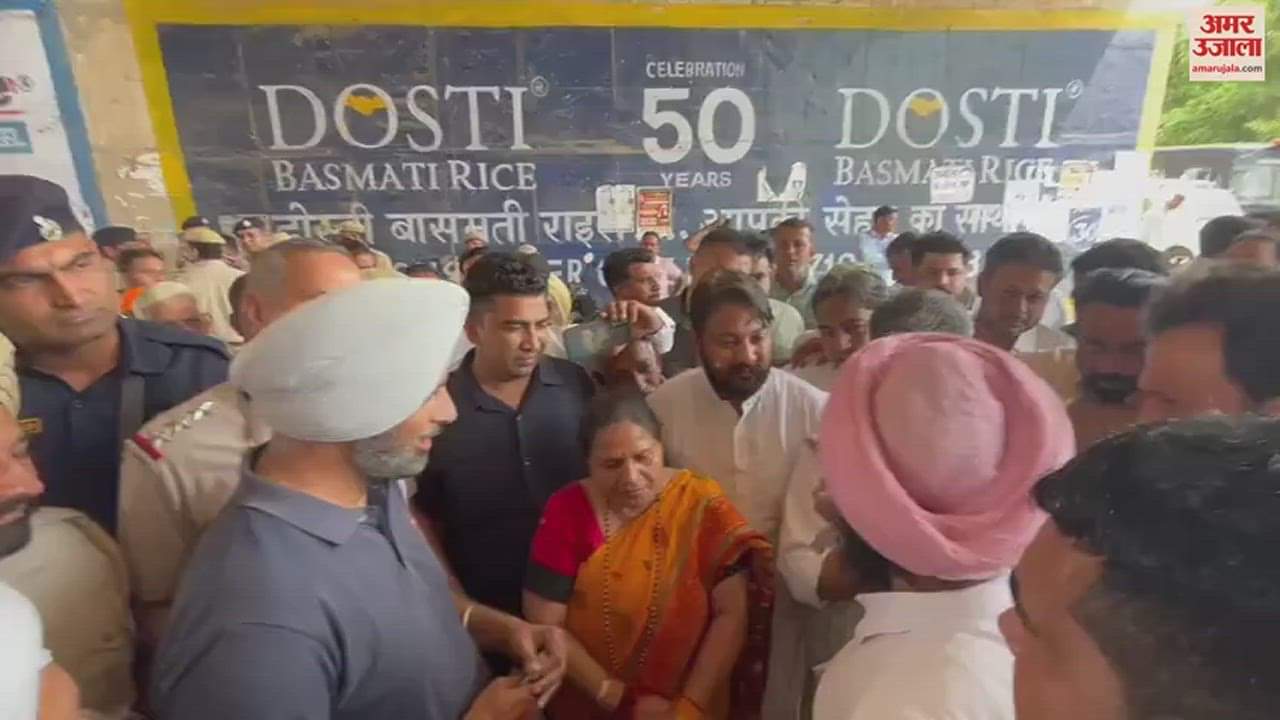 VIDEO : अंबाला के गांव नग्गल भाजपा प्रत्याशी बंतो कटारिया का विरोध, किसान बोले- हरियाणा सरकार ने जुल्म क्यों किया