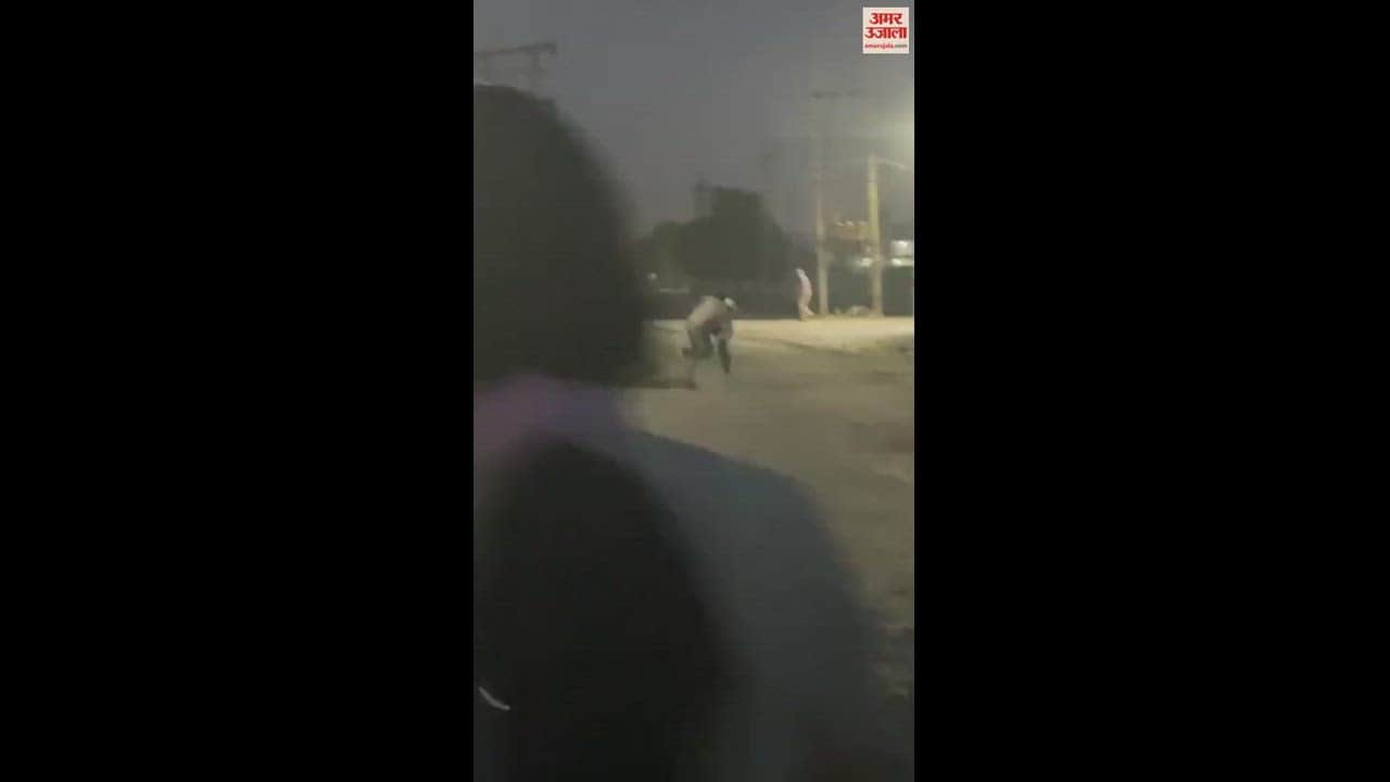 VIDEO : पानीपत में बदमाशों ने बीच सड़क पर पिता-पुत्र को पीटा, युवती ने बनाई वीडियो