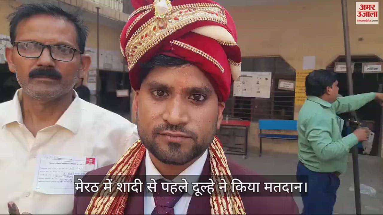 मेरठ में दूल्हे ने किया मतदान