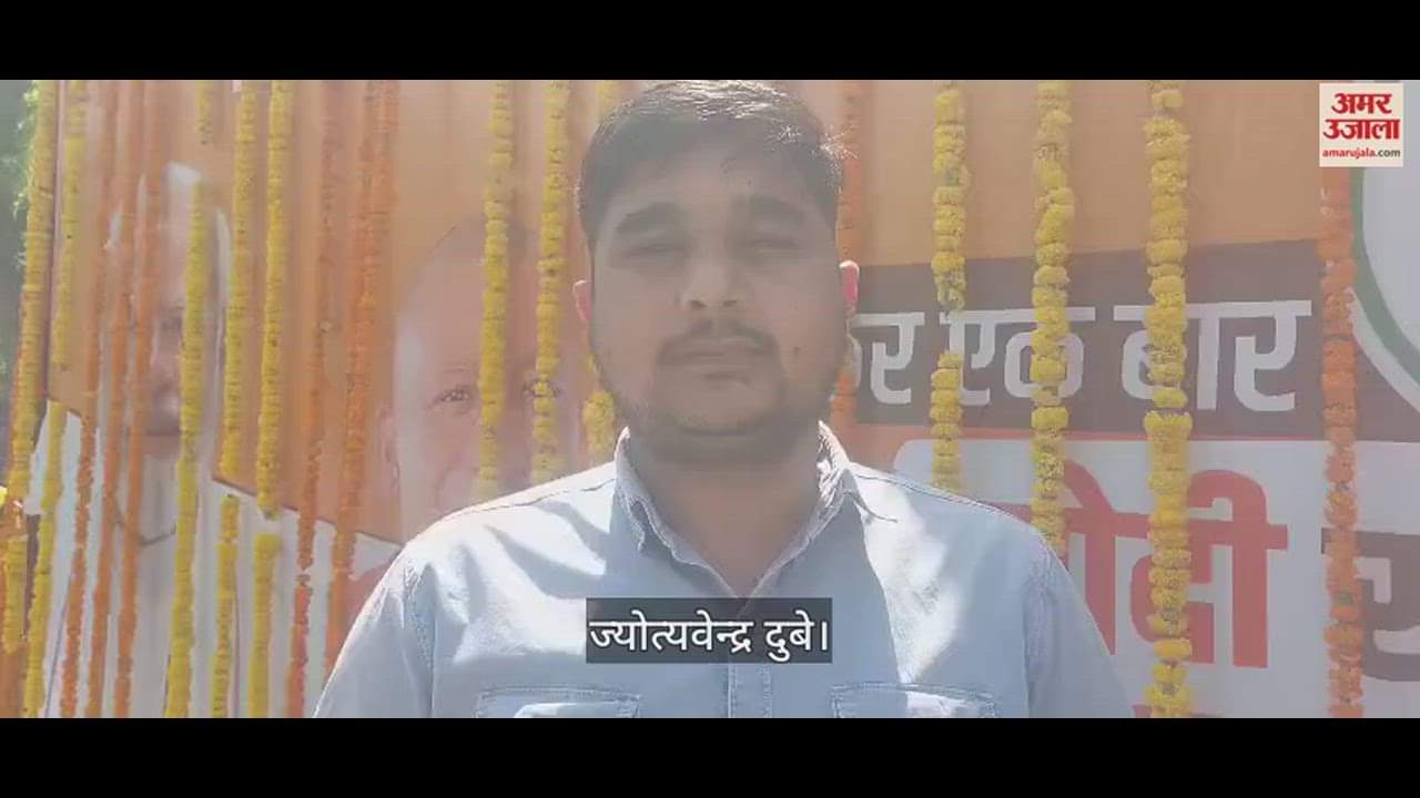 VIDEO : कारों का काफिला नहीं...मुलायम के गढ़ में 14 बुलडोजर के साथ सीएम योगी का रोड शो