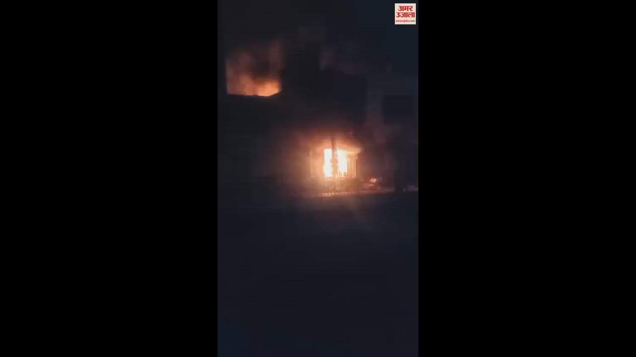 VIDEO : सिवानी मंडी में आयरन स्टोर में लगी आग, समय पर आग न बुझने से गोदाम तक फैली