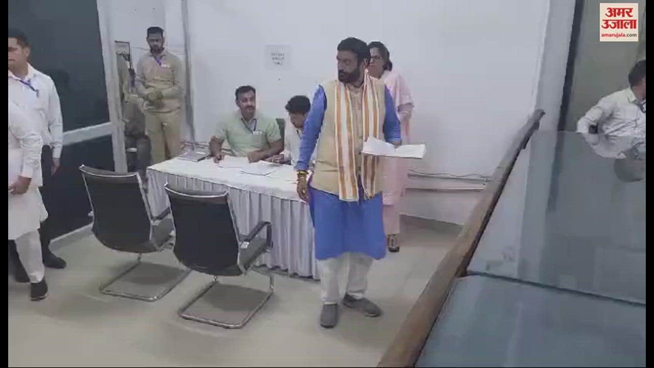 VIDEO : पूर्व सीएम मनोहर लाल ने भरा नामांकन, भव्य रोड शो के साथ पहुंचे पर्चा भरने