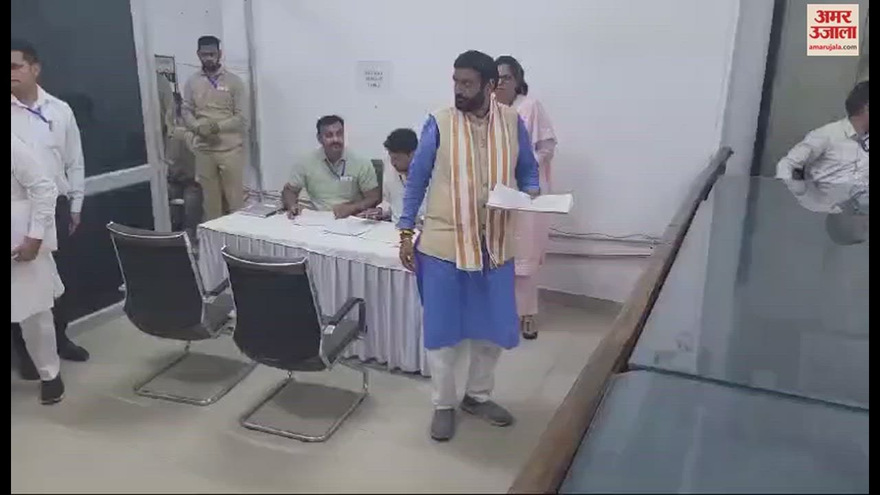 VIDEO : पूर्व सीएम मनोहर लाल ने भरा नामांकन, भव्य रोड शो के साथ पहुंचे पर्चा भरने