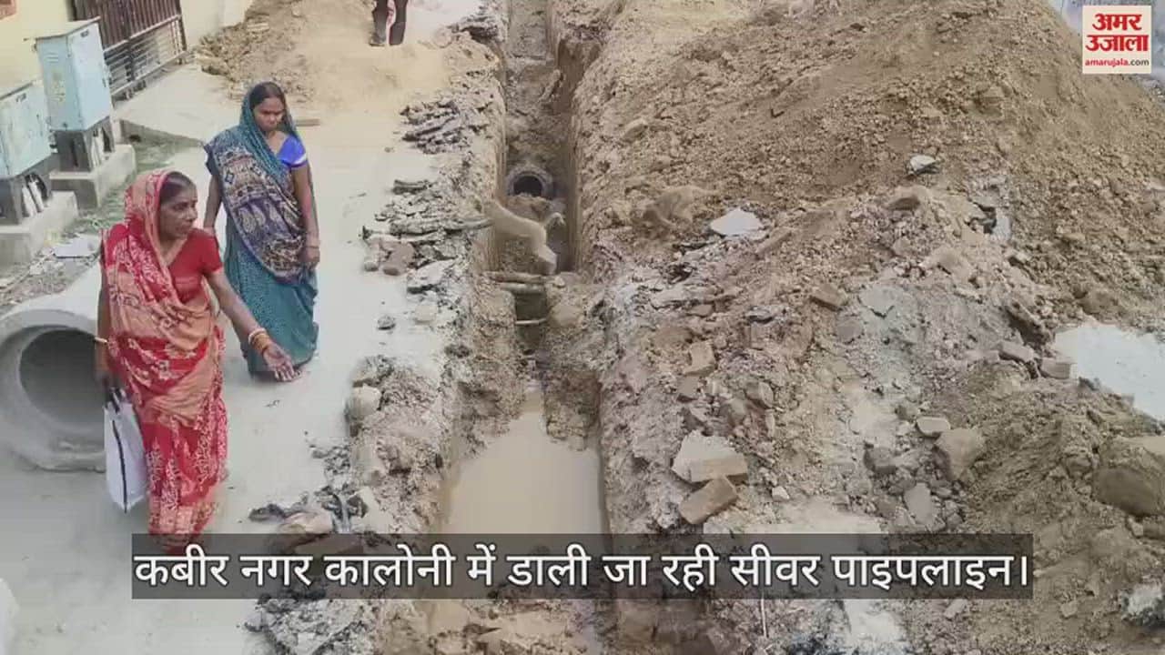 VIDEO : Agency breaking drinking water lines during digging in varanasi