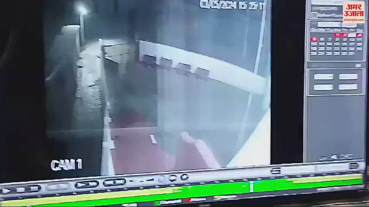 VIDEO : अंबाला में मकान से जेवरात चुराने के बाद चोरों ने की तोड़फोड़, चारपाई सिर पर रख ले जाते सीसीटीवी में कैद