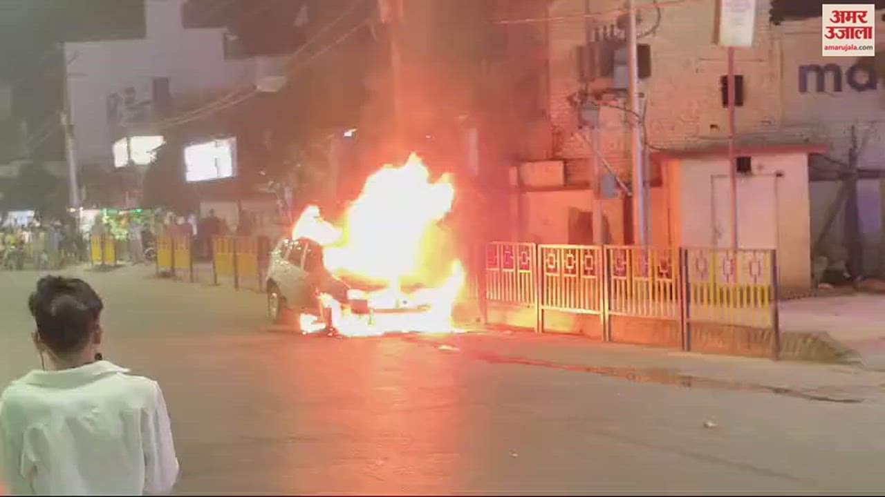VIDEO : Young man saved his life jumping after car fire IN VAranasi