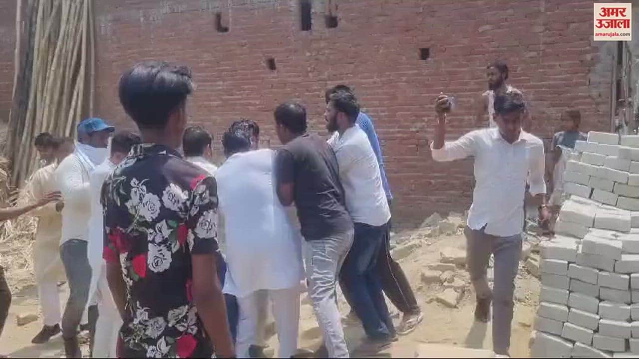 VIDEO : Public slapping between councilors and contractors in Moradabad, tearing of each other's clothes, six people injured