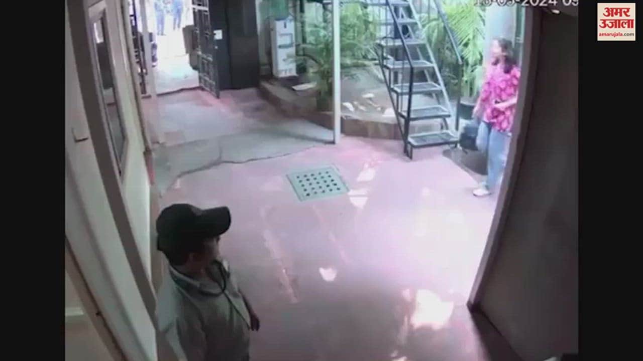 VIDEO : स्वाति मालीवाल का नया वीडियो आया सामने, स्वाति का हाथ पकड़ CM आवास से बाहर निकलते दिखी पुलिस