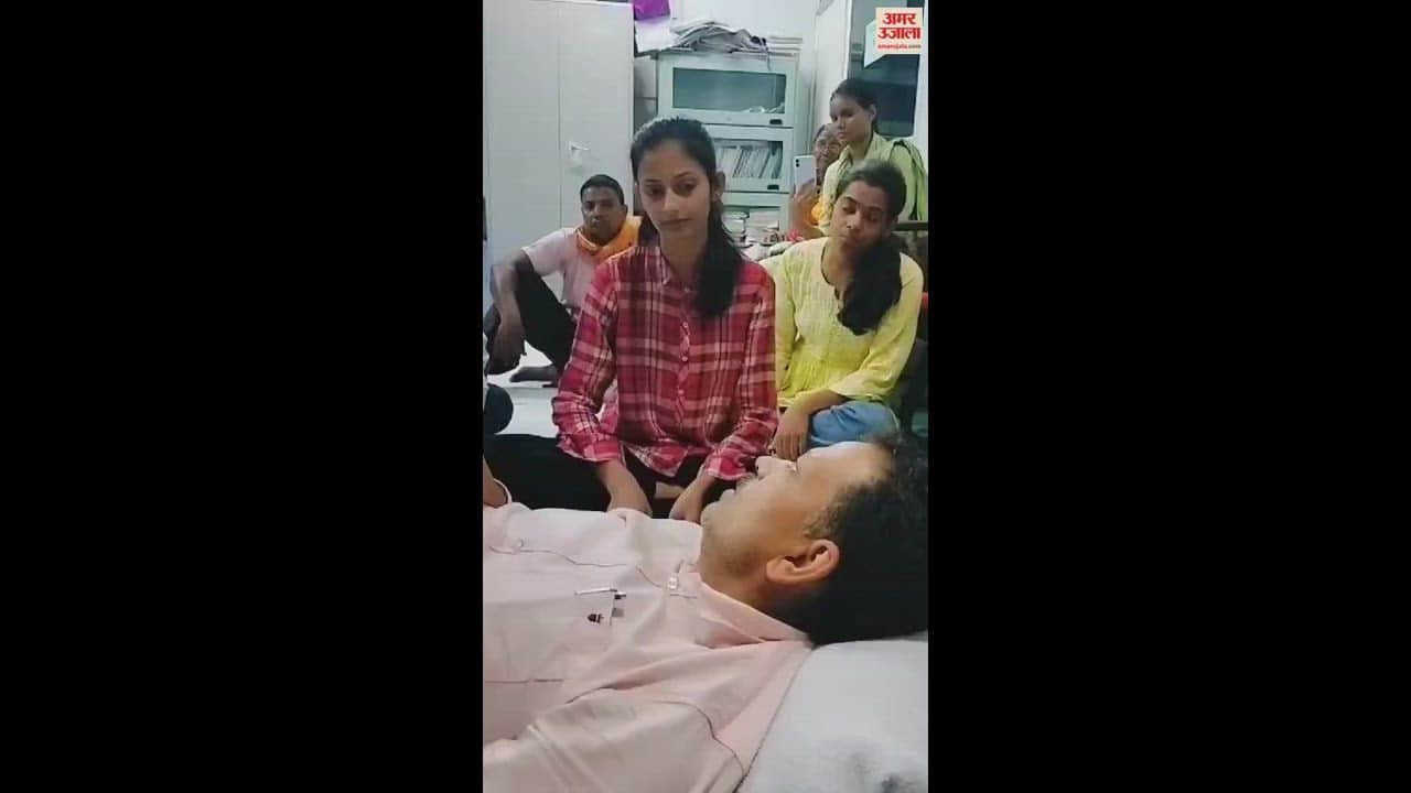 VIDEO : Professor Omshankar fast continues BHU hospital in varanasi