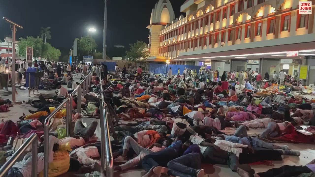 VIDEO : Passengers sleep like this at Varanasi Cantt Railway Station