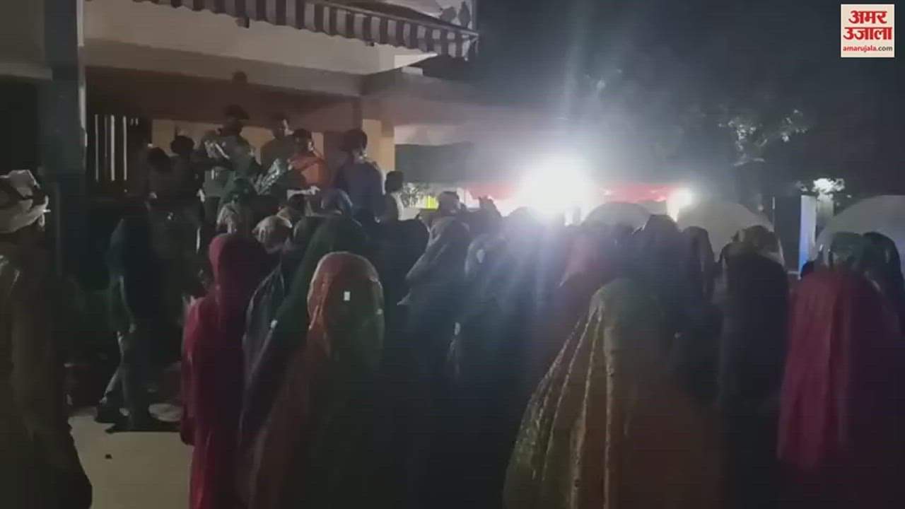 VIDEO : Lok Sabha Election Ballia seat Video viral of distribution of sarees in Jan Samvad 