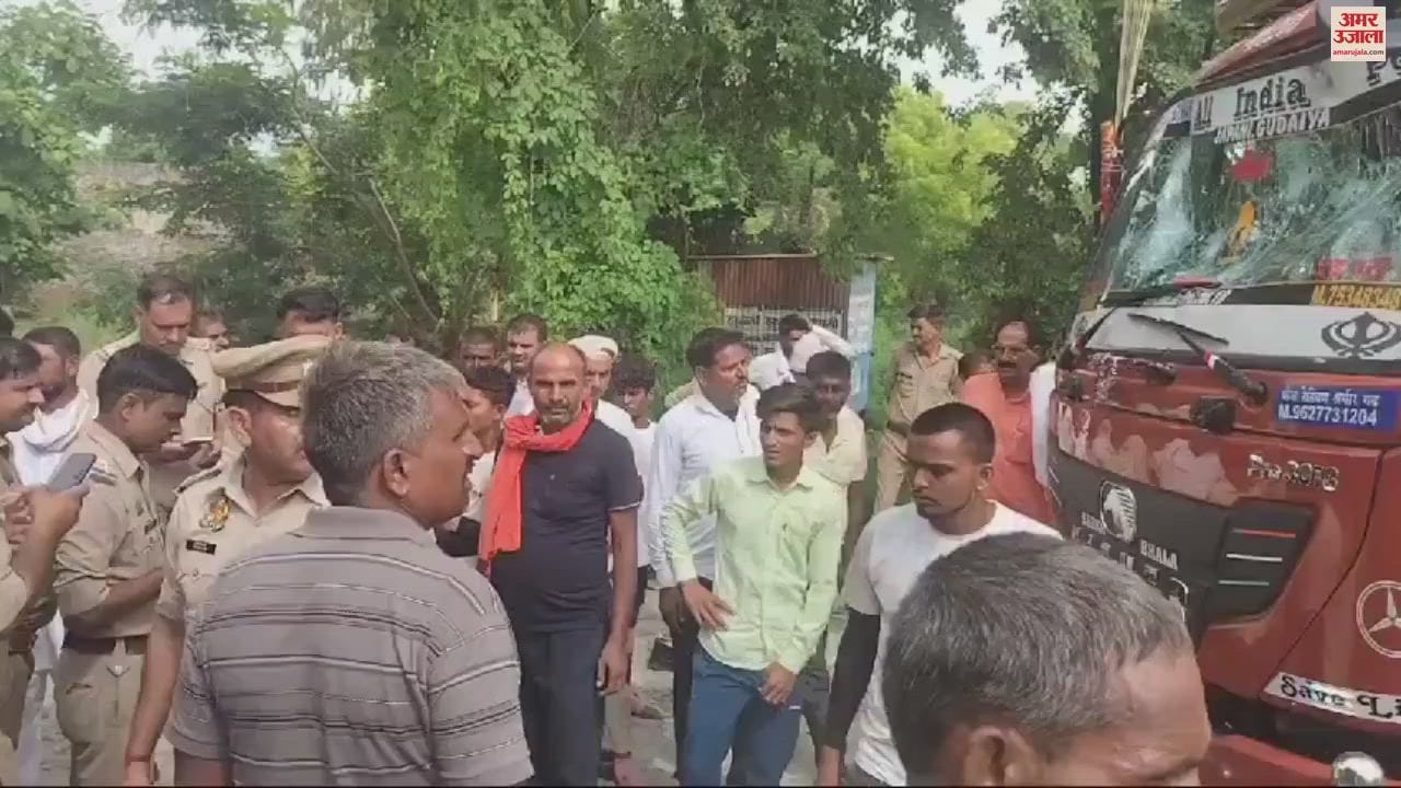 VIDEO : Amroha there was fight between Kanwariyas over overtaking Kavad, vandalism and stone pelting, five injured