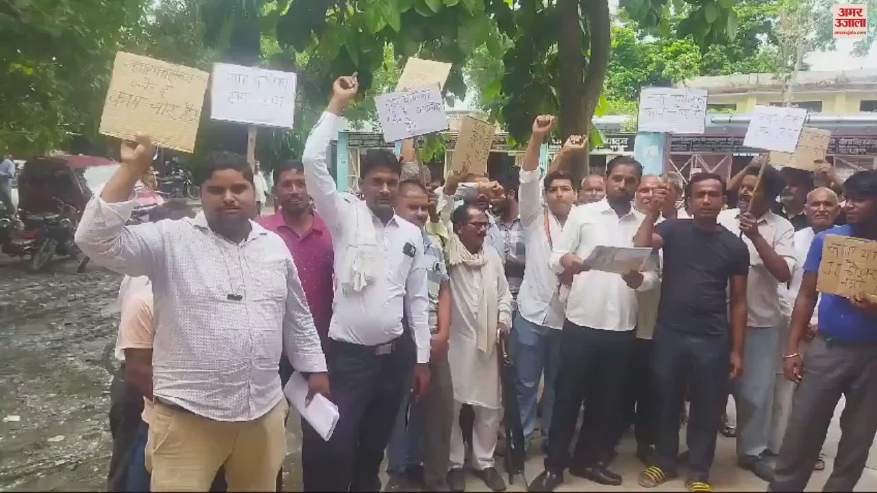 VIDEO : Residents of Hanuman Garhi protested against waterlogging and said that a permanent solution should be found soon