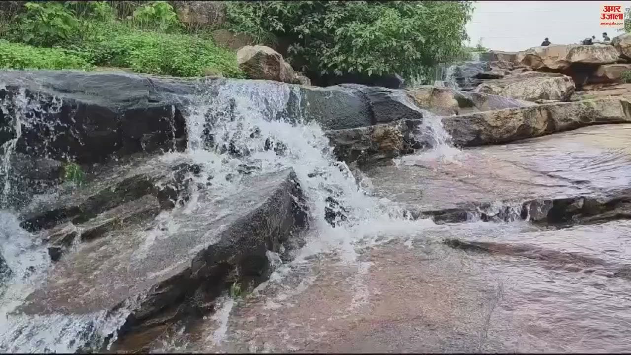 VIDEO : Tourists reached the valleys of Sonanchal to enjoy pleasant weather and had a lot of fun