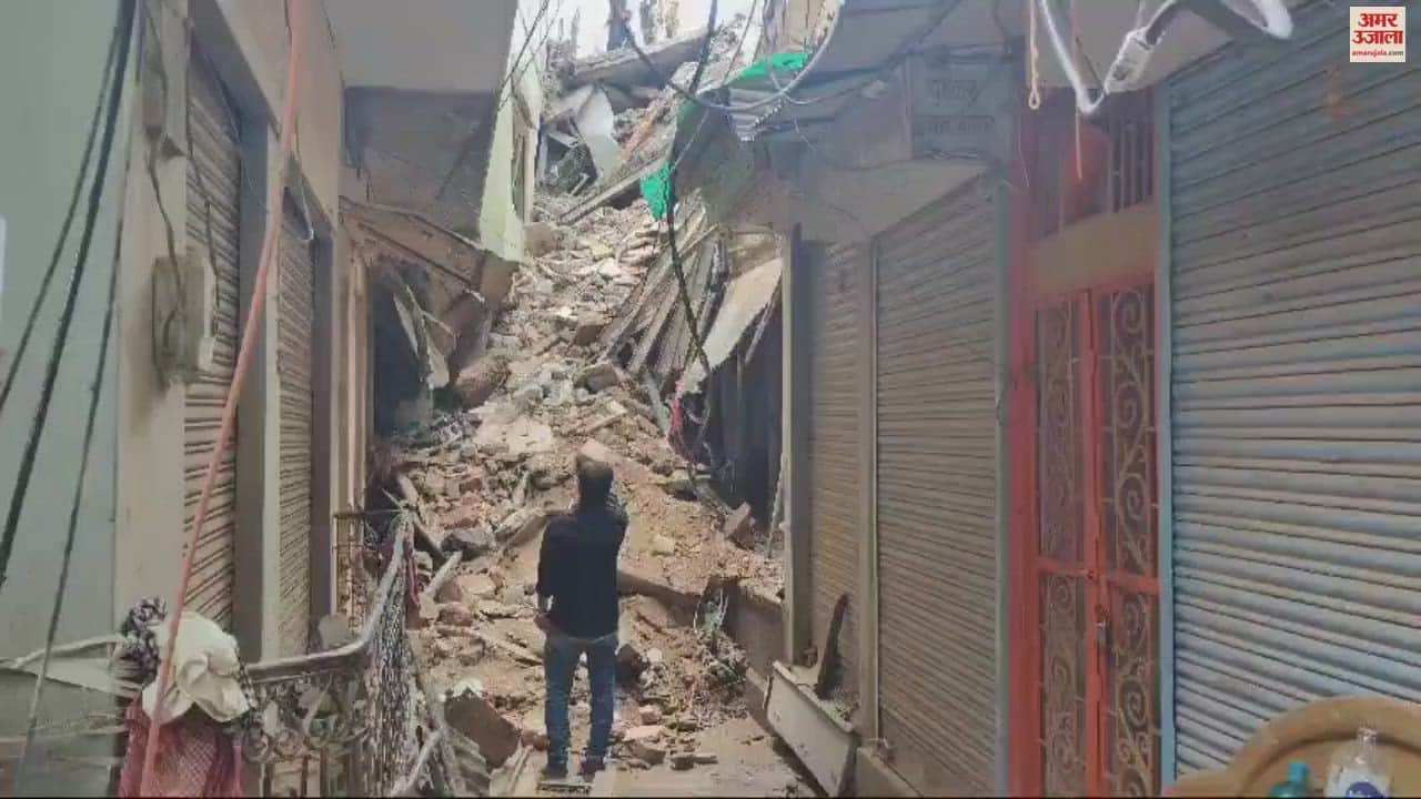 VIDEO : Debris continued to be removed near Kashi Vishwanath temple on the second day police remained deployed