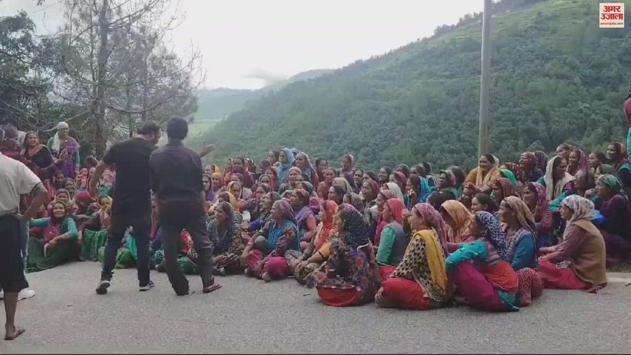 VIDEO : Angry women protested against the opening of a liquor shop Chamoli Karanprayag