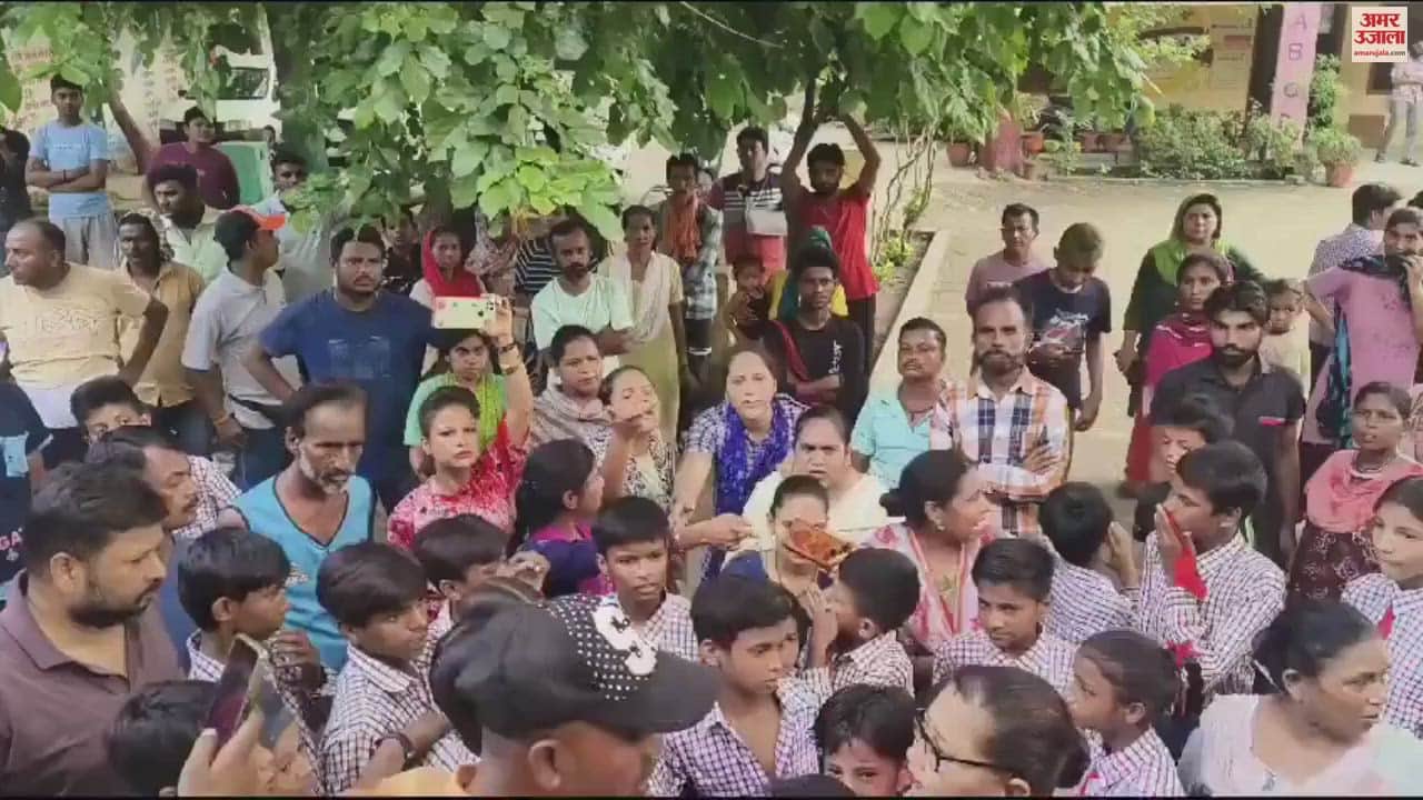 VIDEO : Parents Protest In Government Primary Smart School Of Jamalpur In Ludhiana