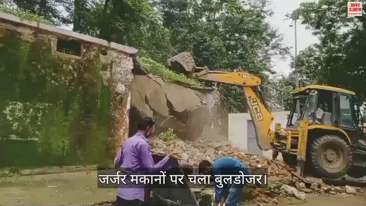 25 dilapidated buildings identified in Shajapur, administration bulldozers on 2 houses and a school