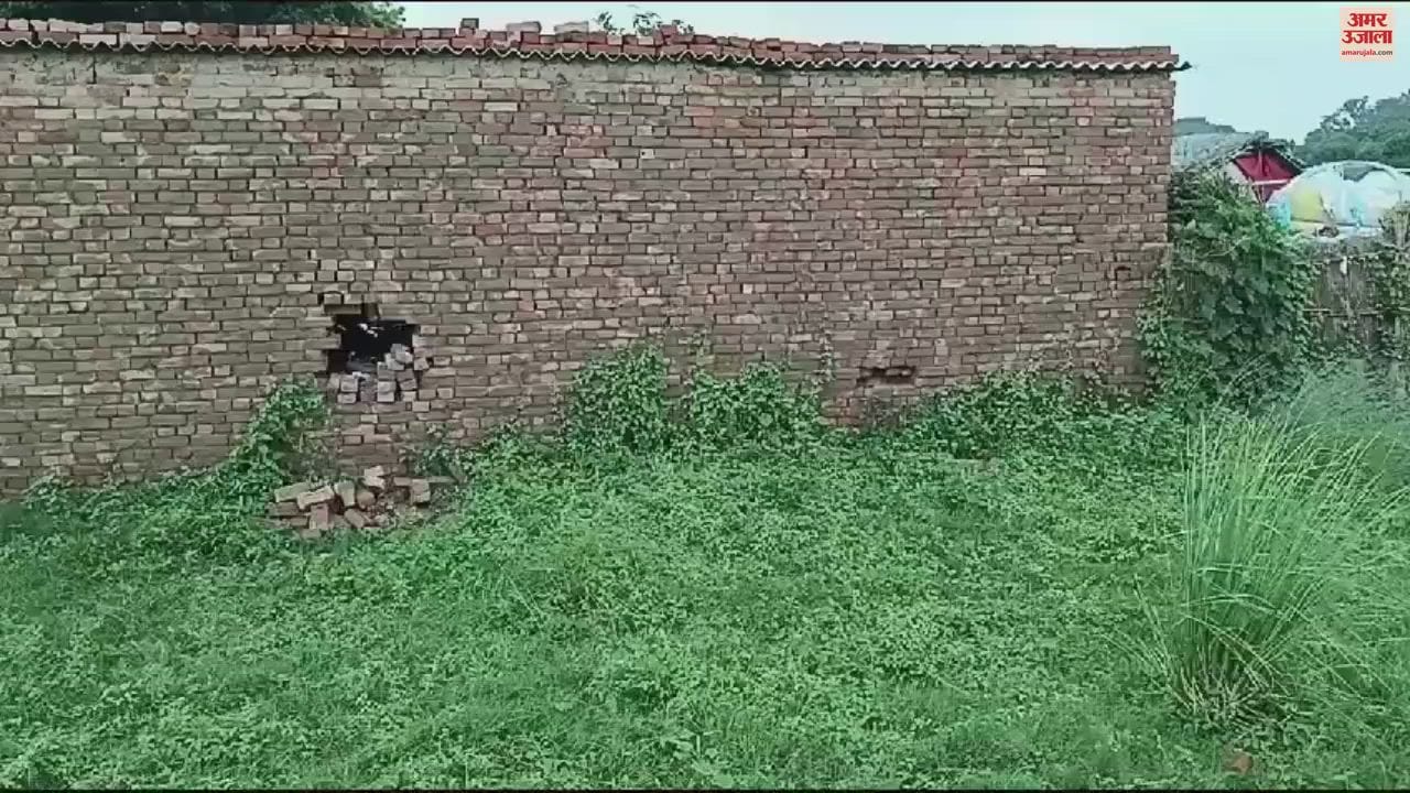 VIDEO : broke wall and fled with cash and jewellery in azamgarh woman filed a case