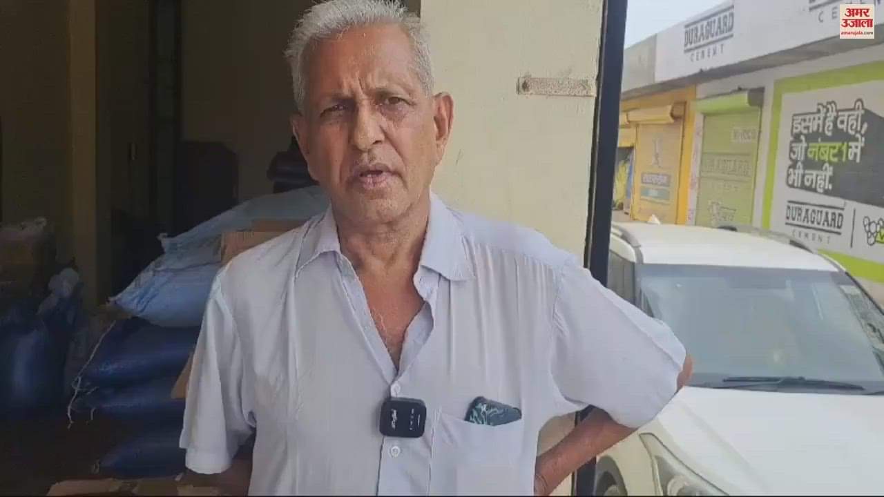 VIDEO : A bike-riding miscreant snatched the scooter and cash from the person and escaped