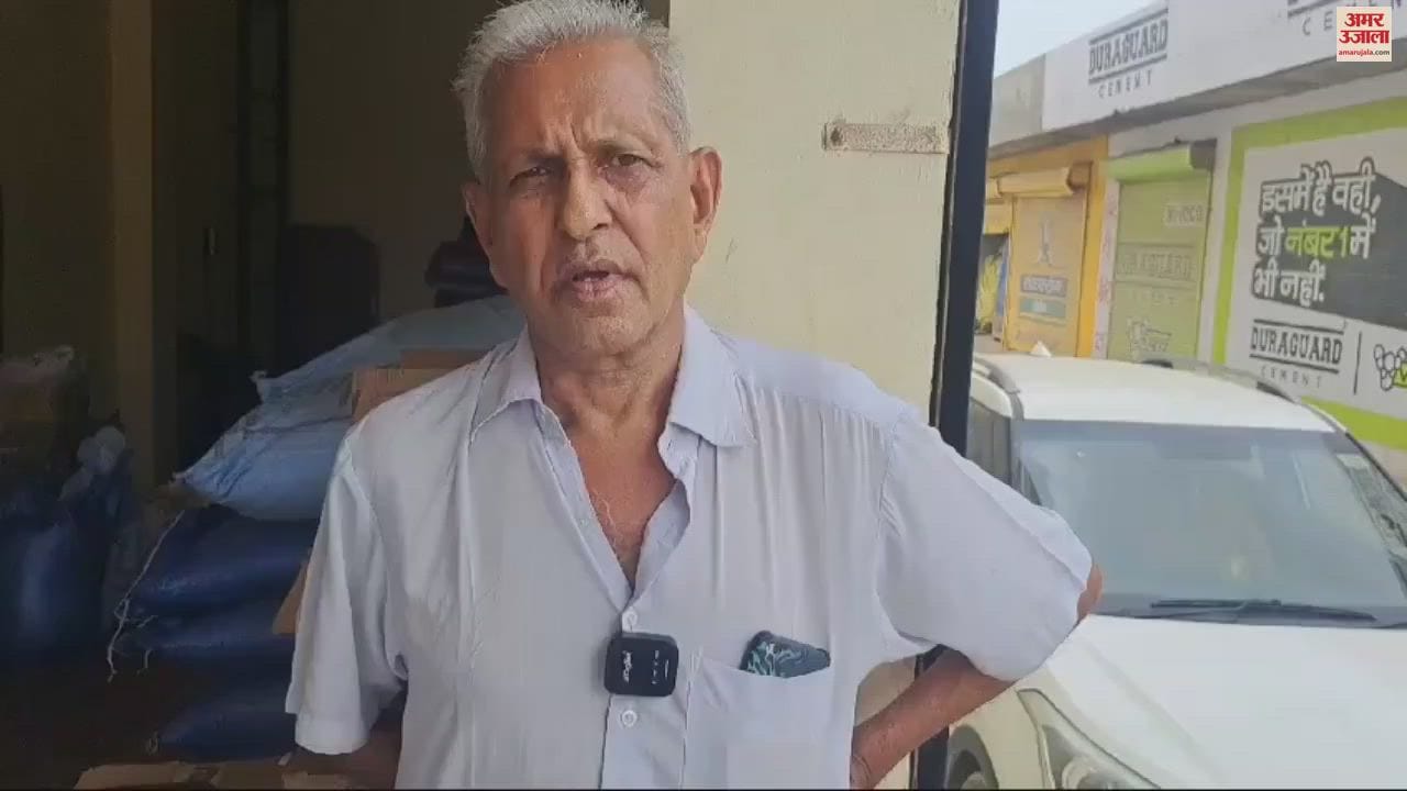 VIDEO : A bike-riding miscreant snatched the scooter and cash from the person and escaped