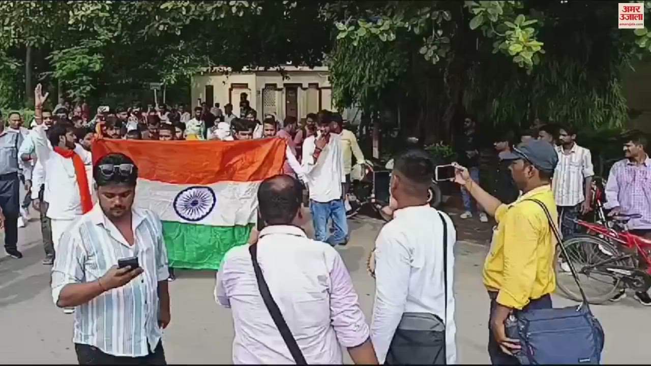 VIDEO : Clash between students and security personnel over hoisting the tricolor in BHU