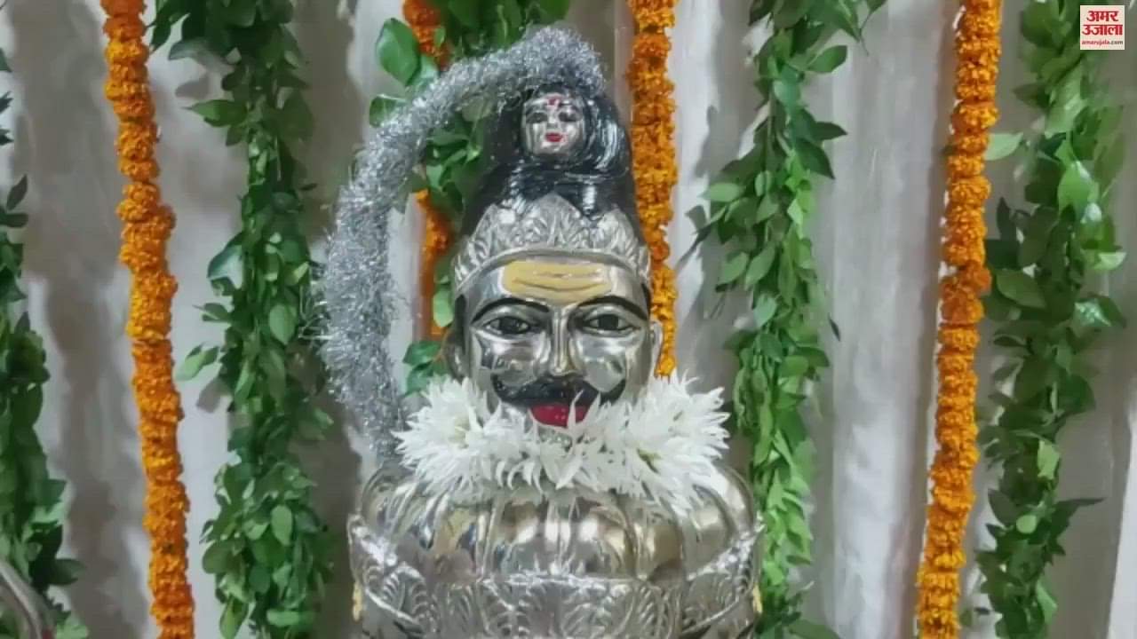 VIDEO : Tricolor decoration of Baba Panchbadan moving idol Kajari organized in varanasi Jhoolanotsav on sawan