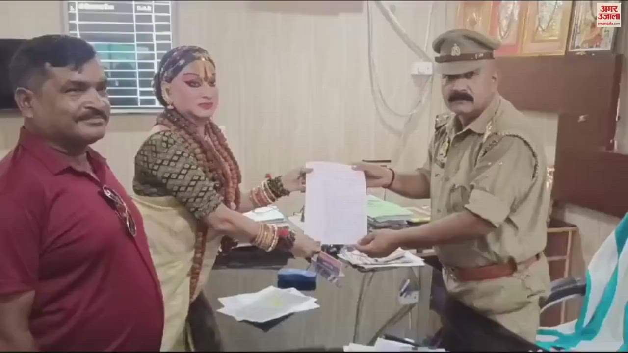 VIDEO : Kinnar Mahamandleshwar Himangi reached the police station in varanasi demanded action the viral letter