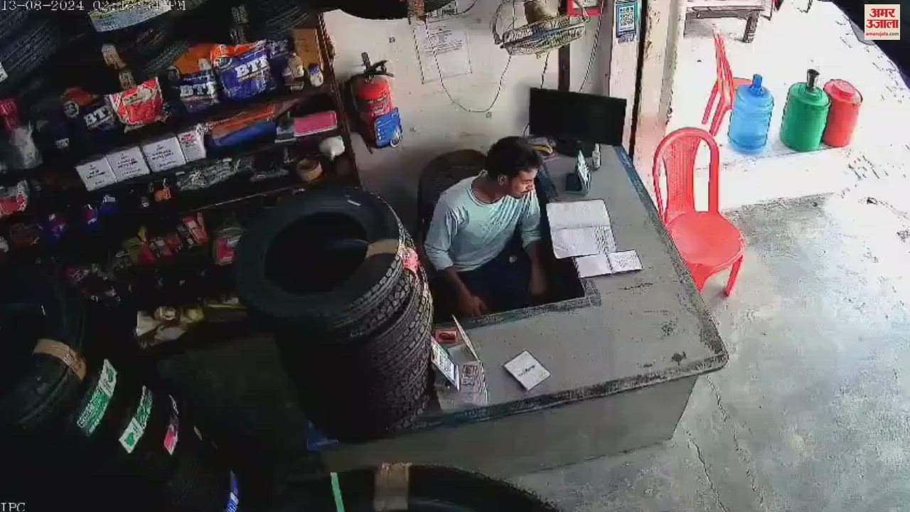 VIDEO : Scorpio climbed platform and entered shop in mau two people injured video incident viral