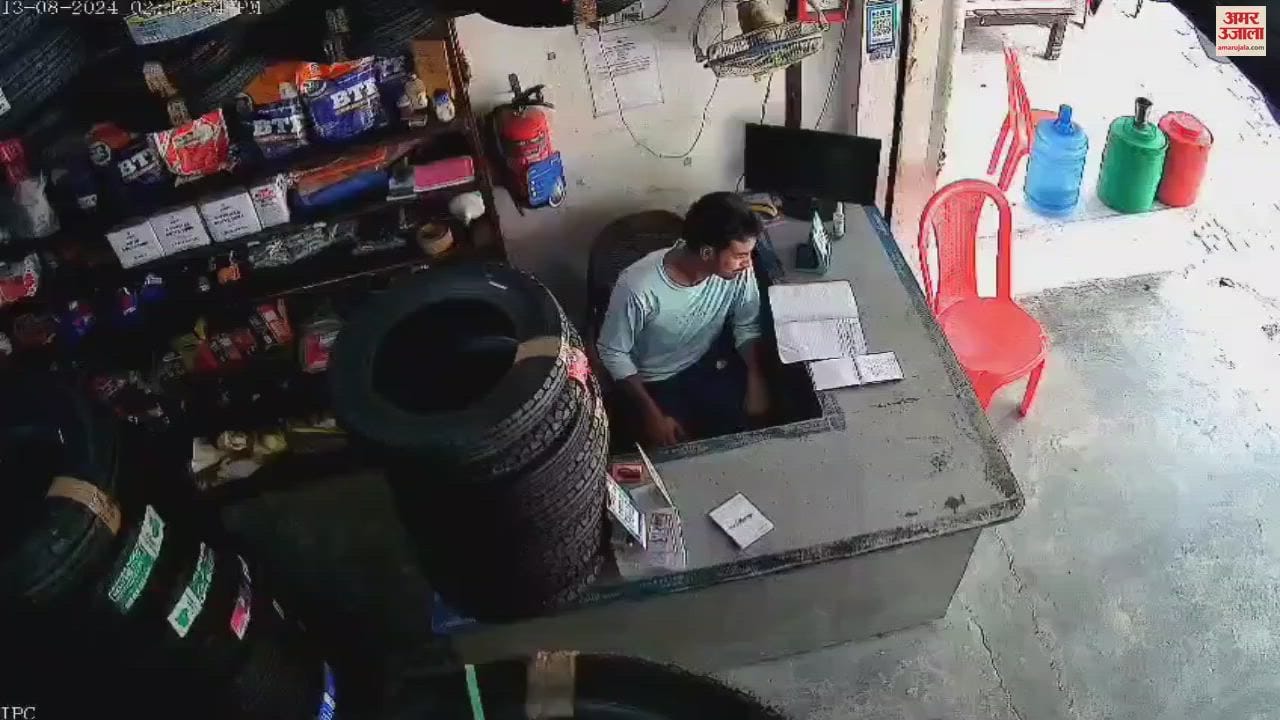 VIDEO : Scorpio climbed platform and entered shop in mau two people injured video incident viral