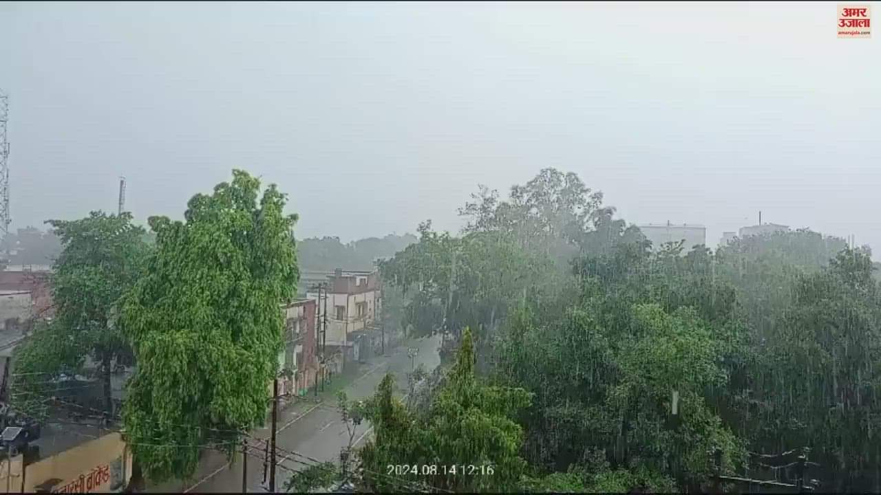 VIDEO : Weather became pleasant due to rain in Varanasi got relief from humid heat water on roads