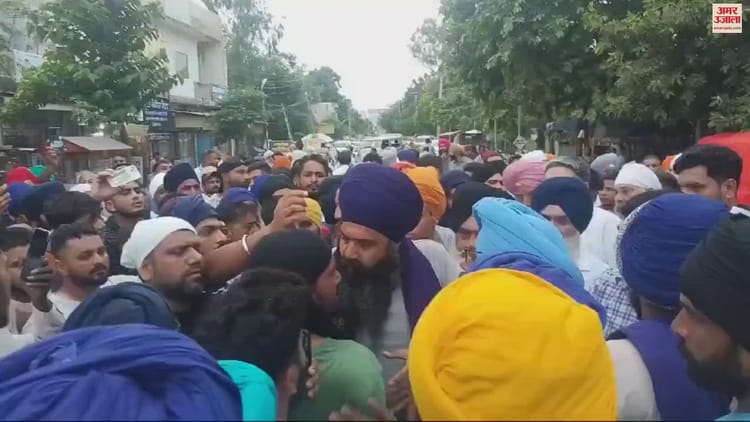 Video : Villagers Beat Up Youth Accused Of Sacrilege In Gurdwara Of Bhagwanpur In Bhulatth – Amar Ujala Hindi News Live