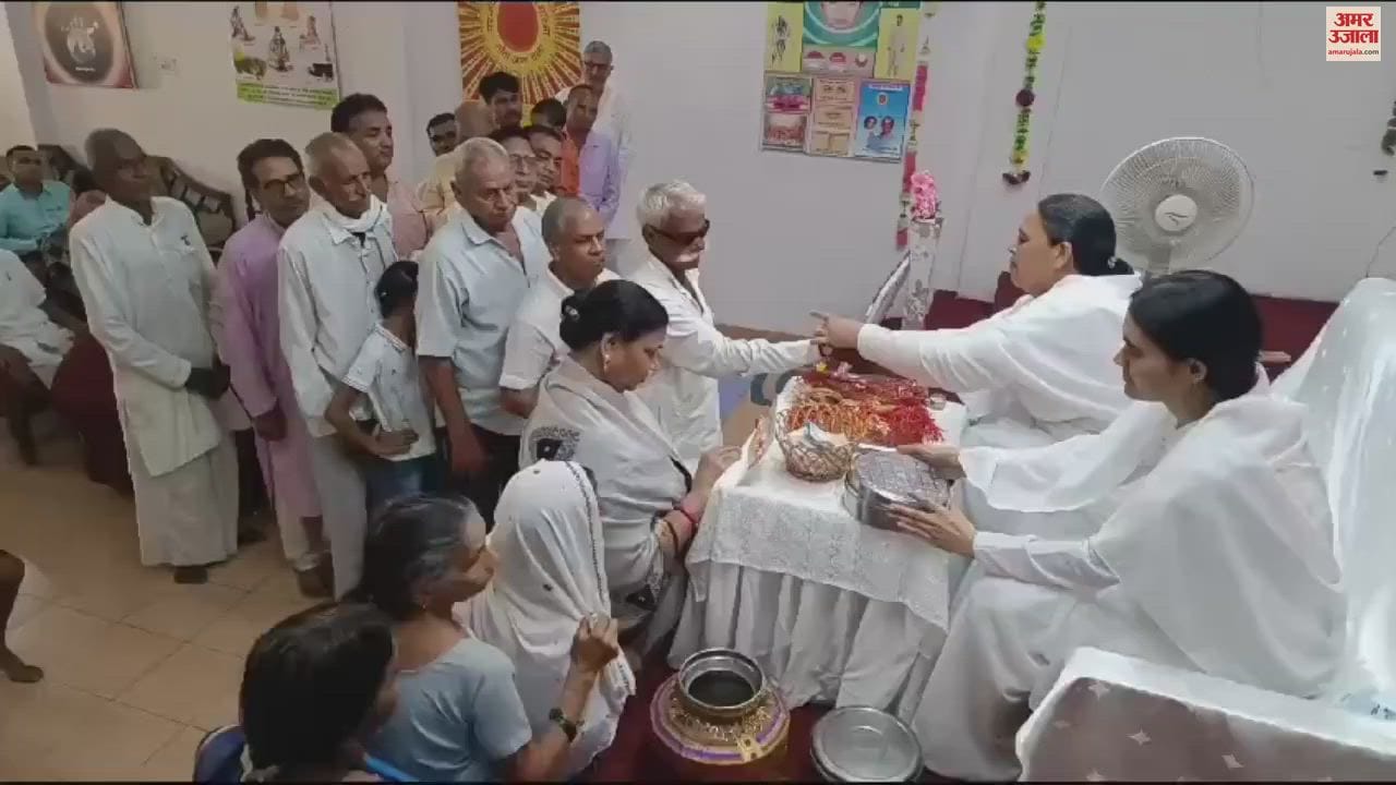 VIDEO : Gajraula, Brahma Kumari sisters tied Rakhi on the wrists of their brothers and wished them a long life