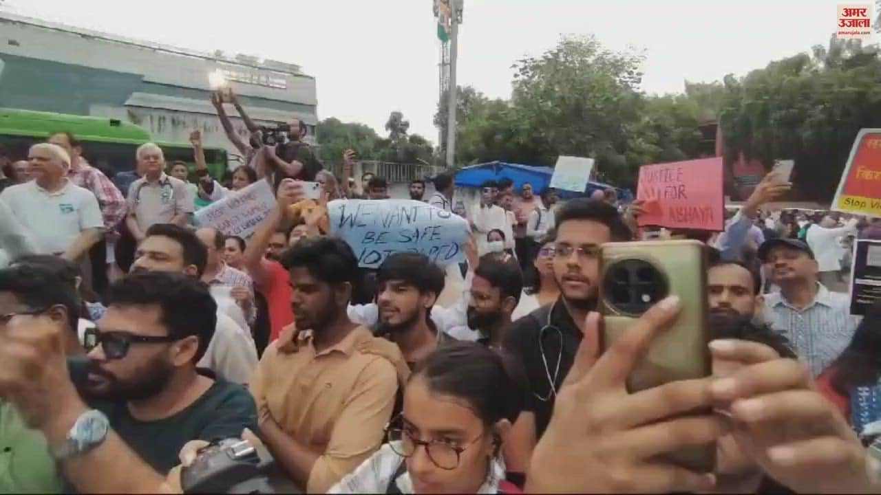 VIDEO : जंतर-मंतर नहीं पहुंचे सके प्रदर्शन कर रहे डॉक्टर, शिवाजी स्टेडियम के पास पुलिस ने रोका