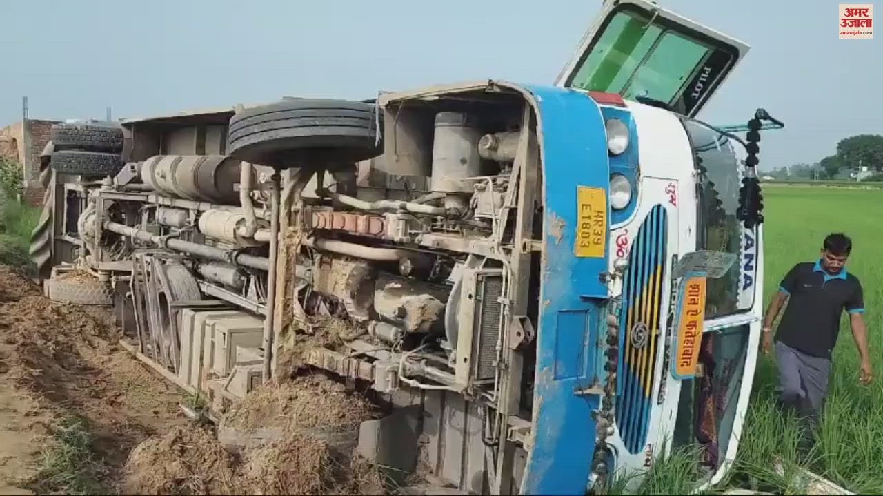 VIDEO : फतेहाबाद के टोहाना के गांव जमालपुर शेखा में रोडवेज बस पलटी