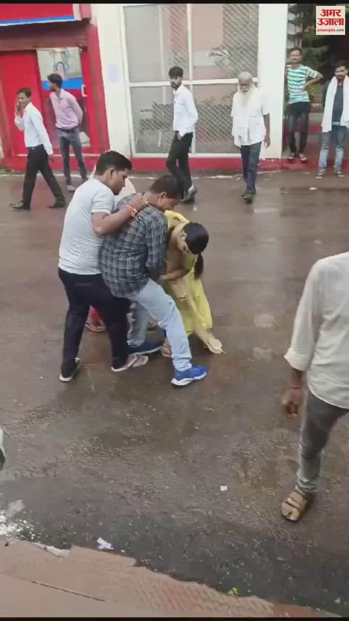 Tikamgarh News: Husband assaulted in court premises, wife, brother-in-law and mother-in-law attacked