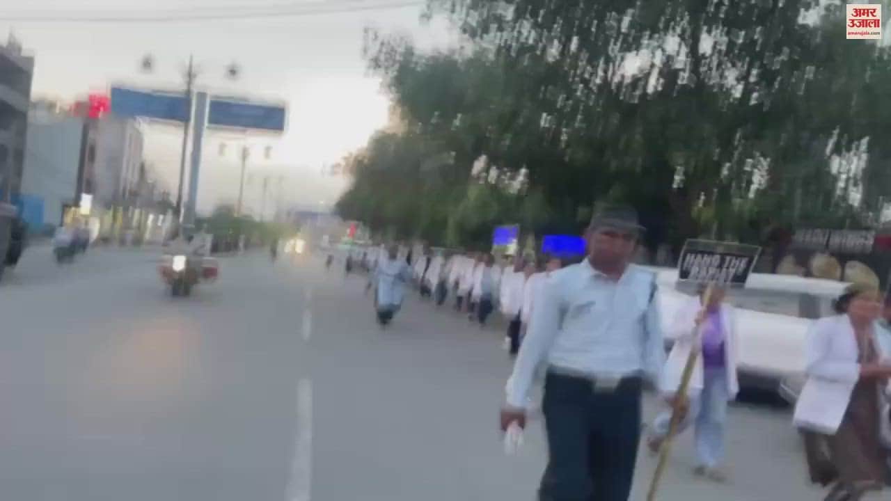 VIDEO : Appealed for justice by forming a human chain till the medical center