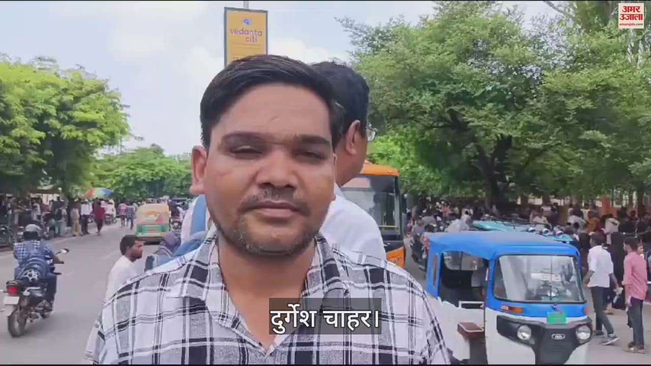 VIDEO : आगरा में पुलिस भर्ती परीक्षा छूटते ही एमजी रोड पर लगा जाम, रेंगते हुए चलते वाहन