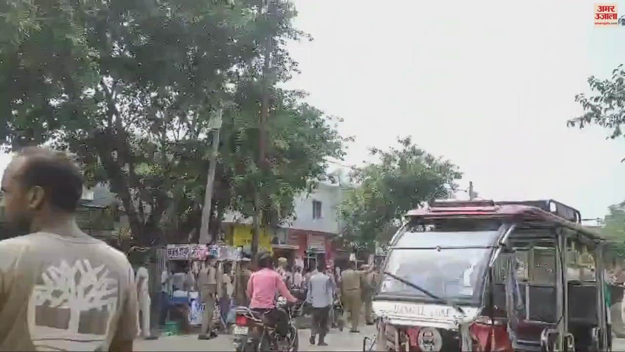 VIDEO : Family members created ruckus Sambhal over arrest murder accused, police chased them away