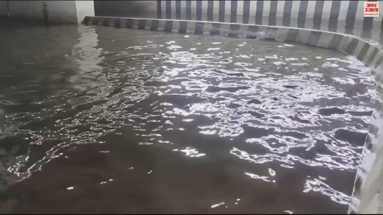 VIDEO : Waterlogging in streets and lanes of Varanasi sewer blockage problems also increased