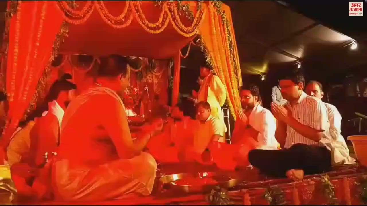 VIDEO : Janmashtami first time in Vishwanath Dham Laddu Gopal worshipped with rituals Mangala form was seen