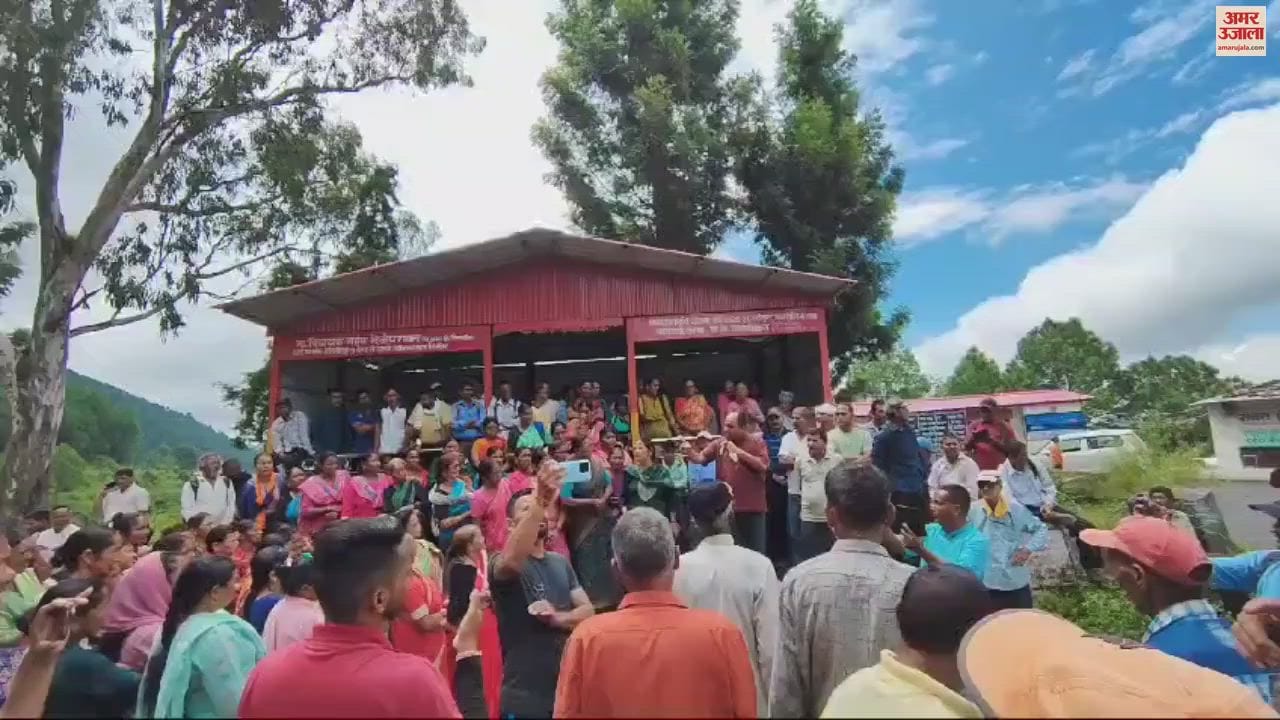 VIDEO : Villagers blocked the roads in Kotdwar demanding relief from the terror of leopard