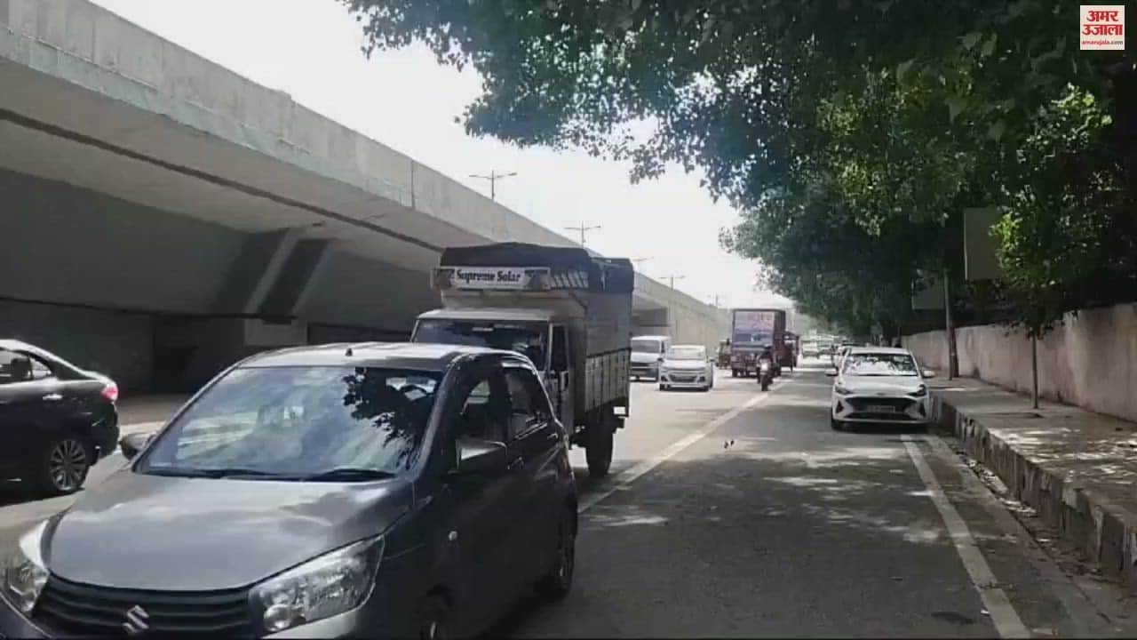 VIDEO : दिल्ली में जान जोखिम में डाल फुटपाथ पर सोते दिखे लोग