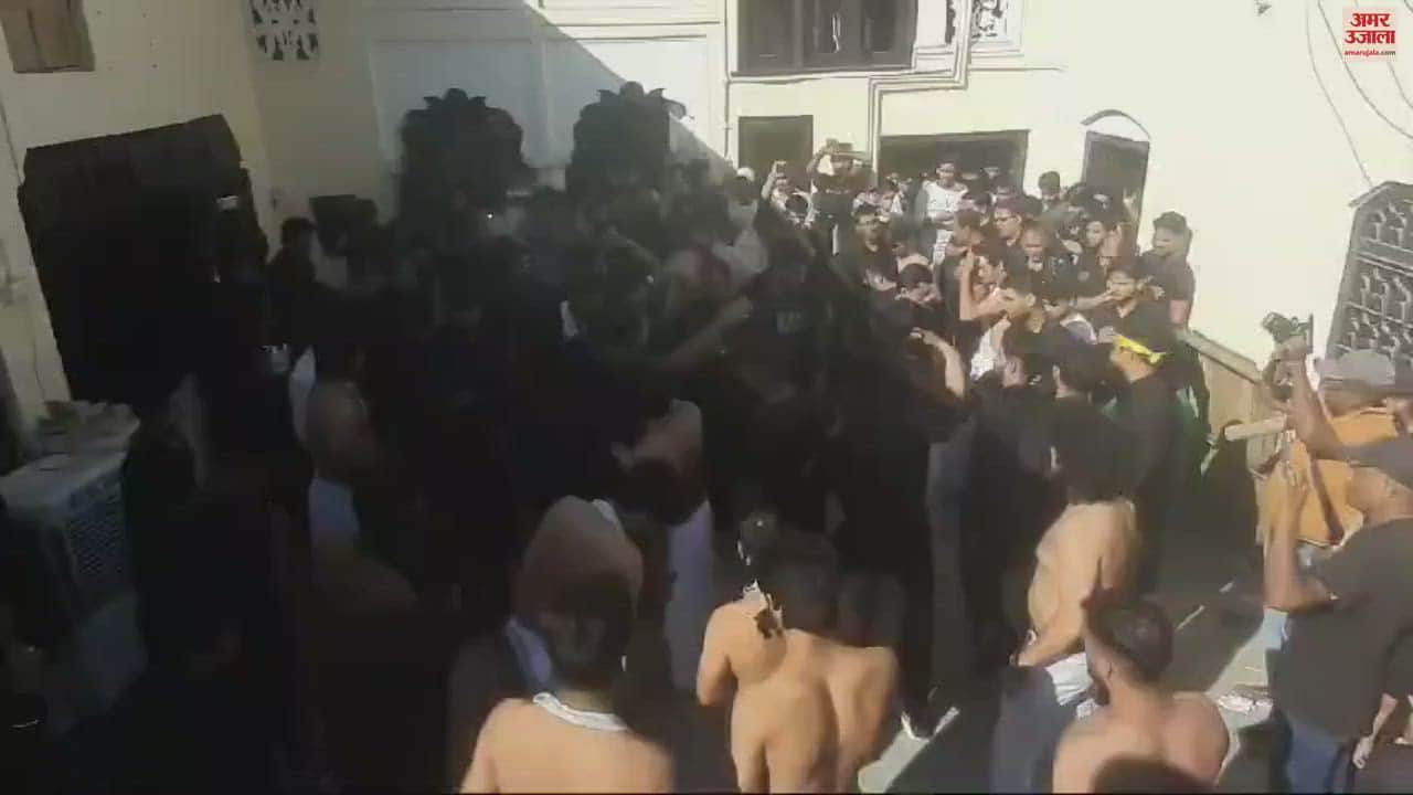 VIDEO : Moradabad, on the occasion of Chehlum, the mourners raised slogans of Ya Hussain and a procession was taken out